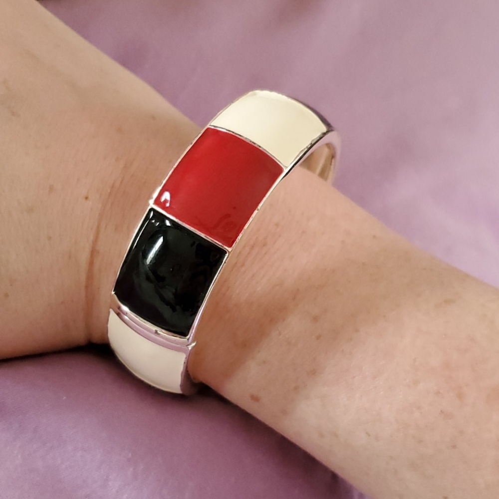 Bangle bracelet